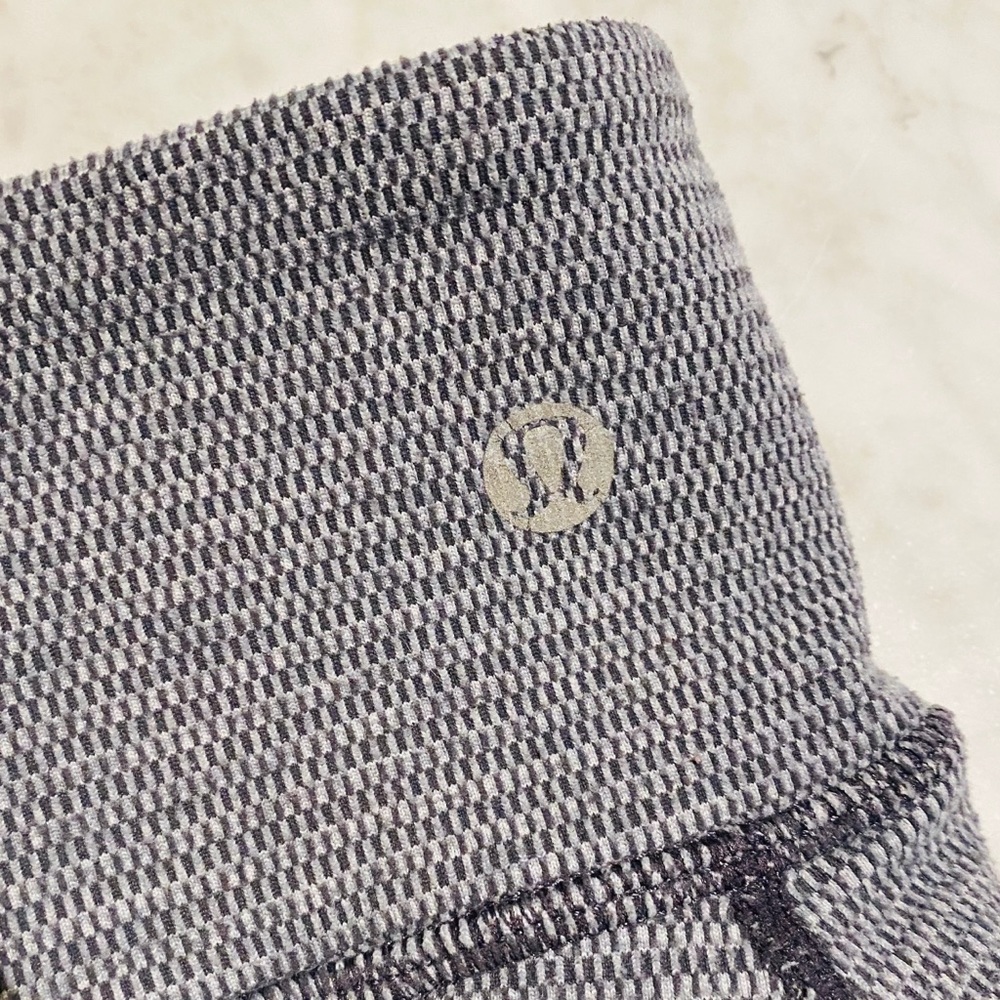 SALE 🐠 Reversible Lululemon Crop Workout Pants Size 4 - Picture 2 of 3